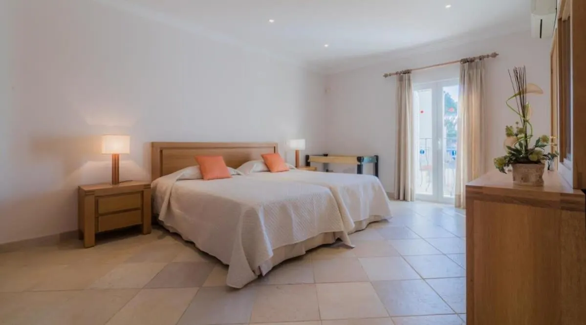 Villa Bonsal - Modern Villa In A Prime Location Near The Luxury Golf Courses Albufeira