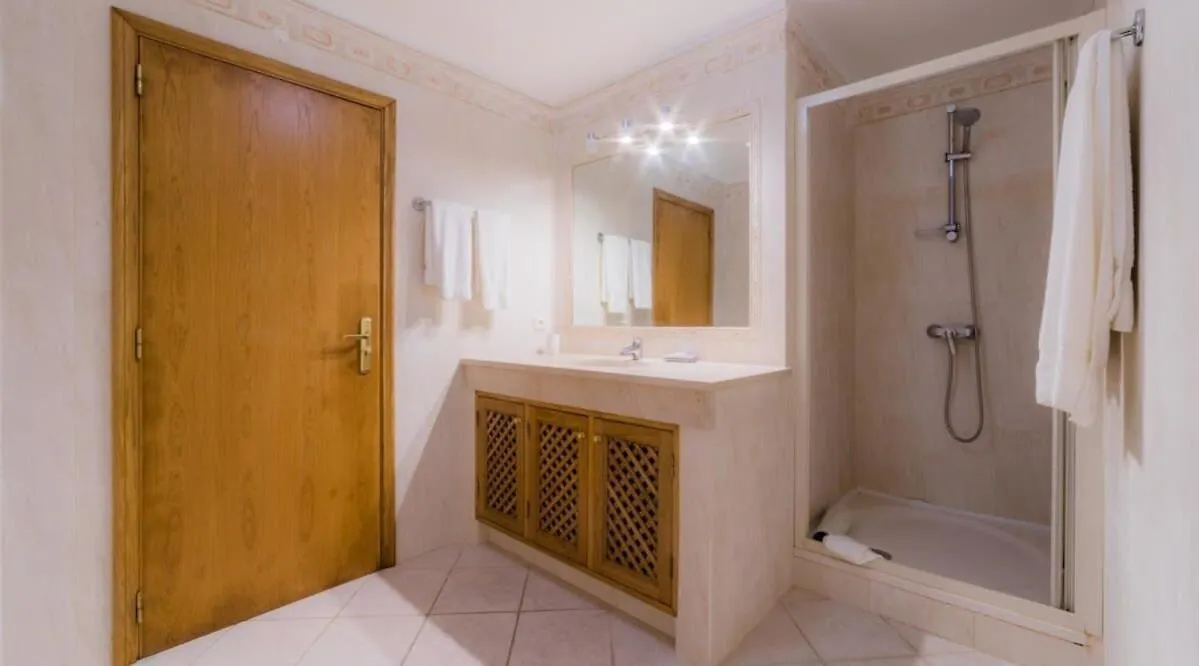 Villa Bonsal - Modern Villa In A Prime Location Near The Luxury Golf Courses Albufeira