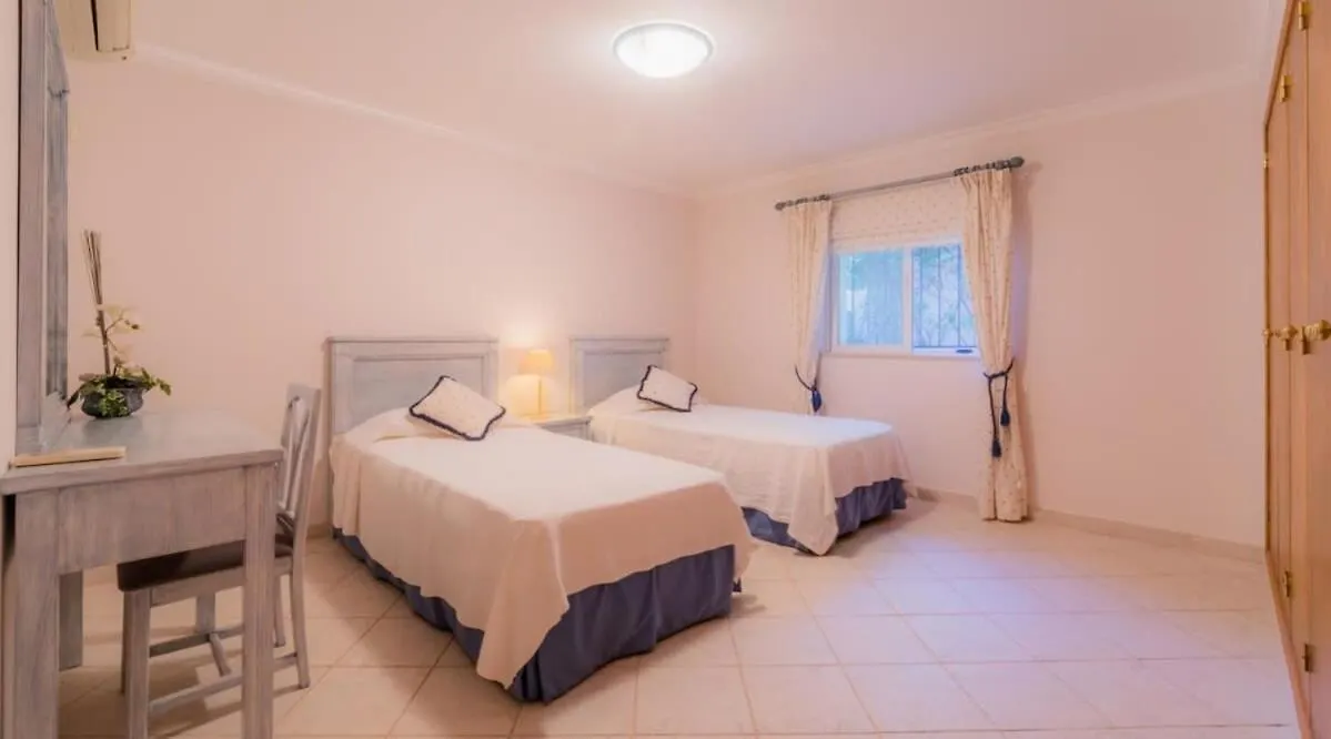 Villa Bonsal - Modern Villa In A Prime Location Near The Luxury Golf Courses Albufeira 0*,  Portugal